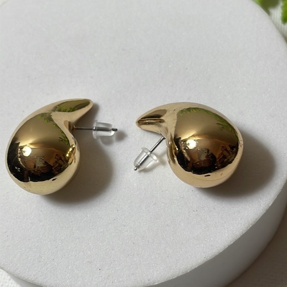 Zara Tear Drop Bottega Gold Earrings - Picture 14 of 16